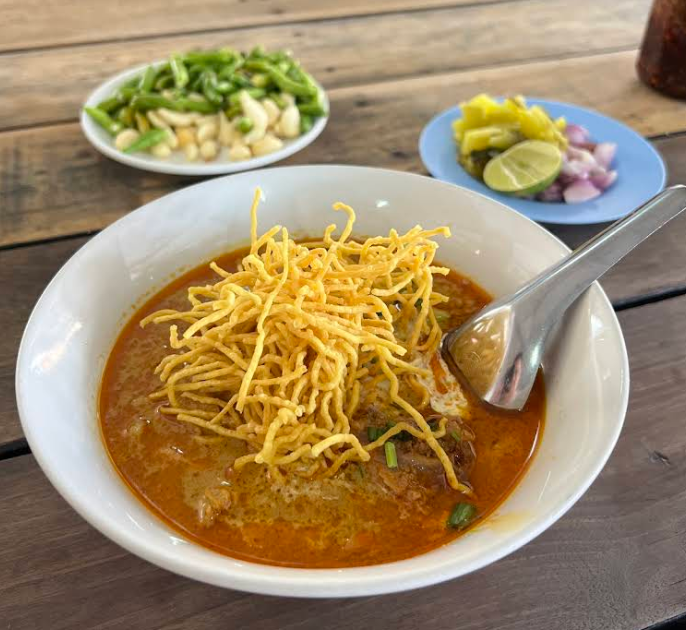 タイのカレーラーメン