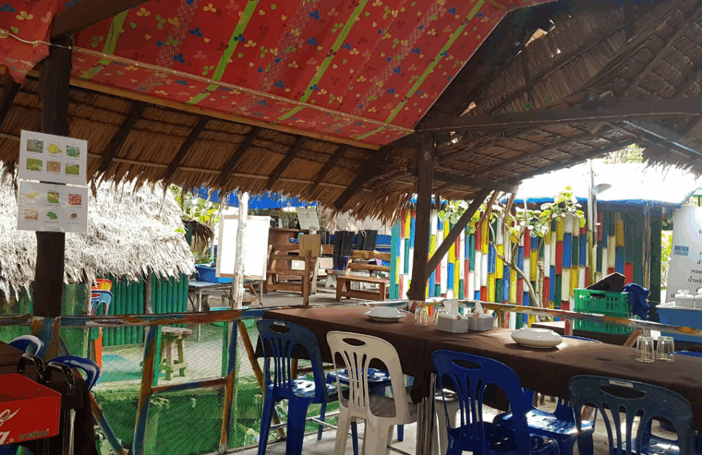 หมอมูดง（モームードン）店内