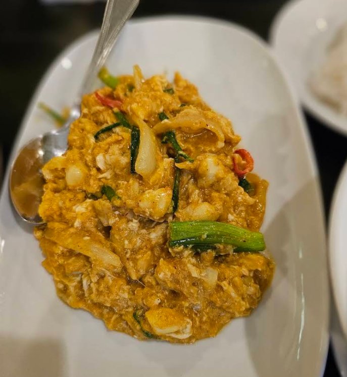 カニのカレー炒め(プーパッポンカレー)