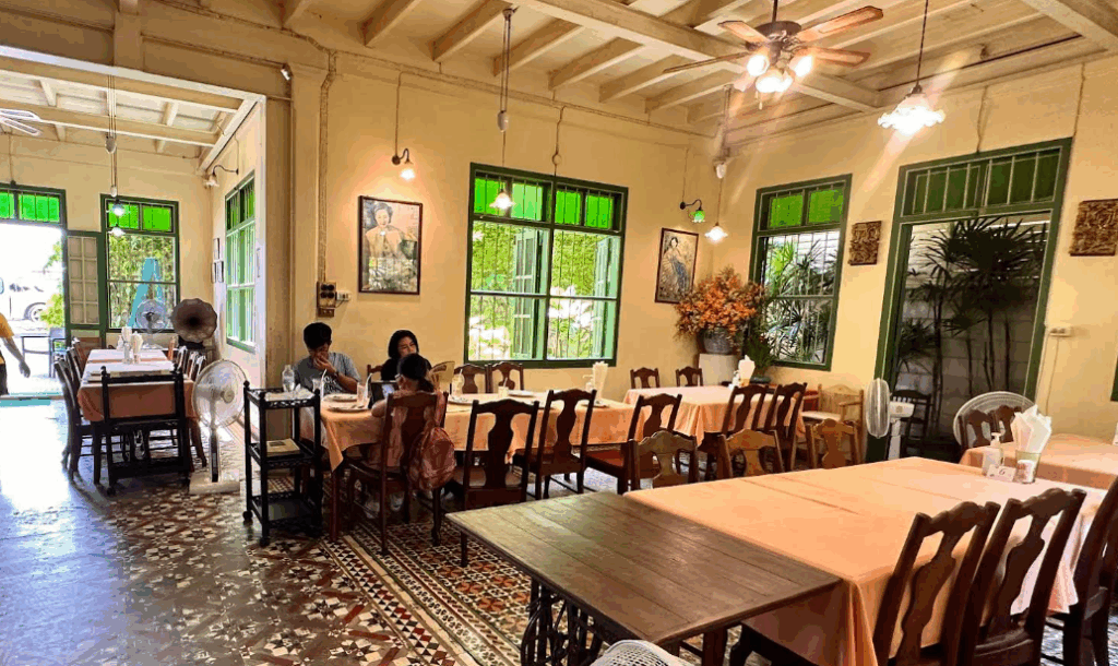 ラヤ・レストラン(Raya Restaurant)店内の様子