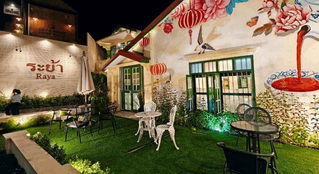 ラヤ・レストラン(Raya Restaurant)夜の雰囲気