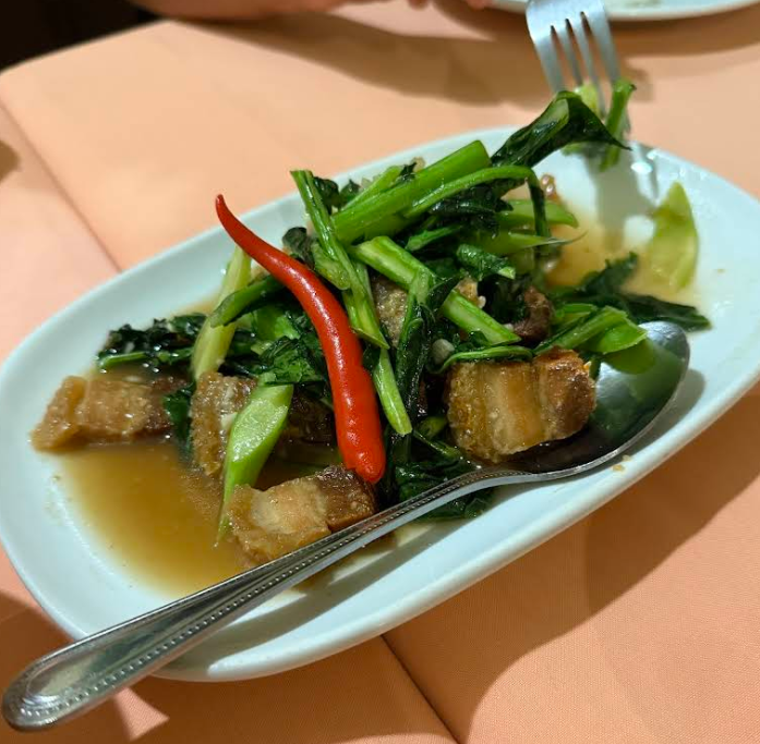 豚のうまみがいっぱいの青菜炒め
