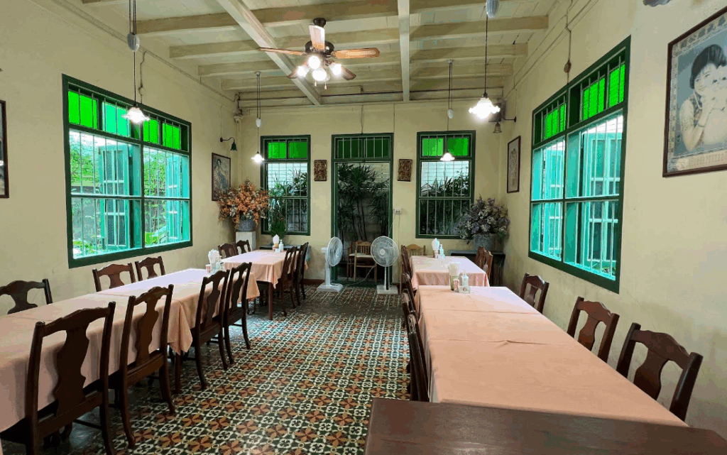 ラヤ・レストラン(Raya Restaurant)店内の様子