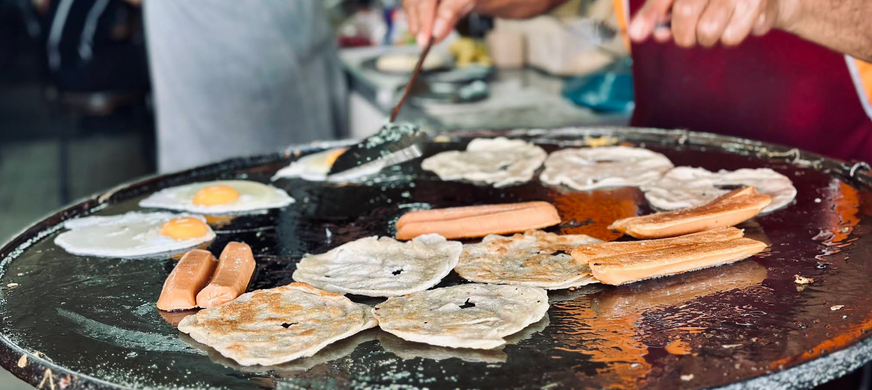 【プーケット旧市街の朝食名店】ロティ・テウナム