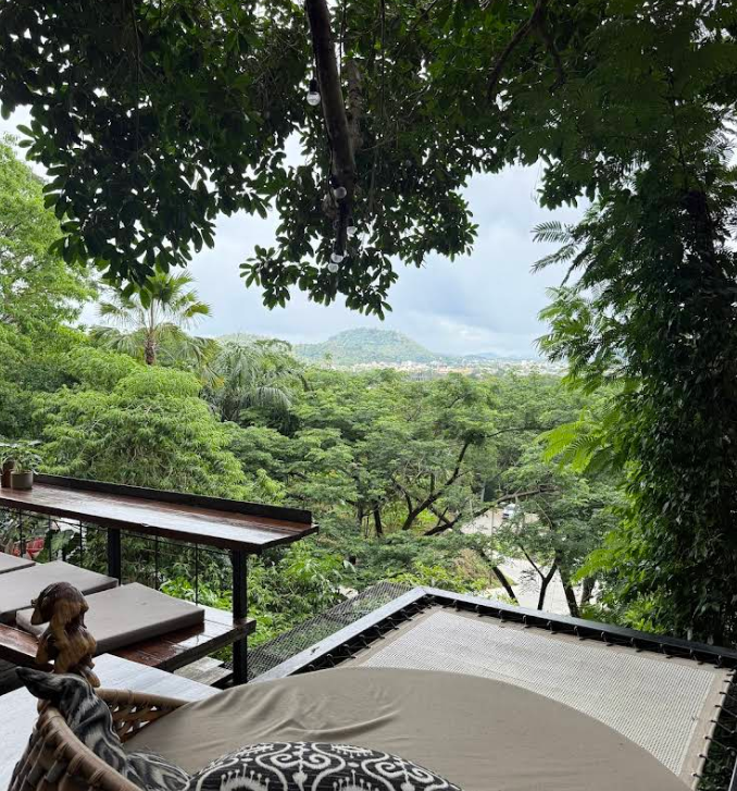 Three Monkeys Restaurant店内