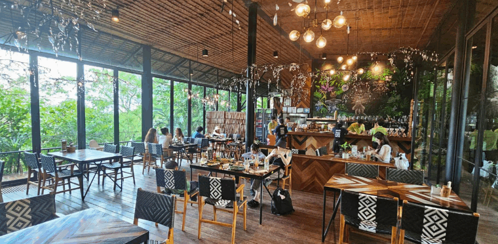 Three Monkeys Restaurant店内