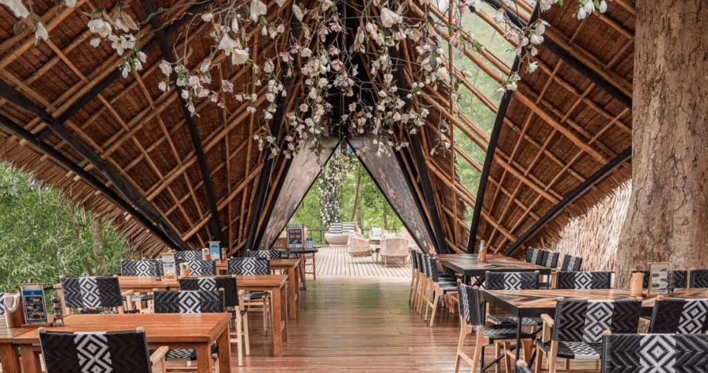 Three Monkeys Restaurant店内