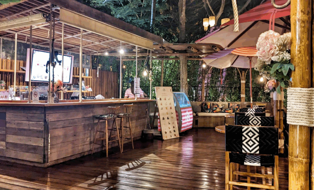 Three Monkeys Restaurant店内