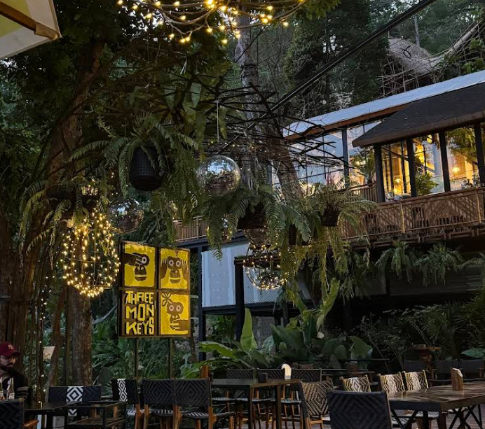 Three Monkeys Restaurant店内