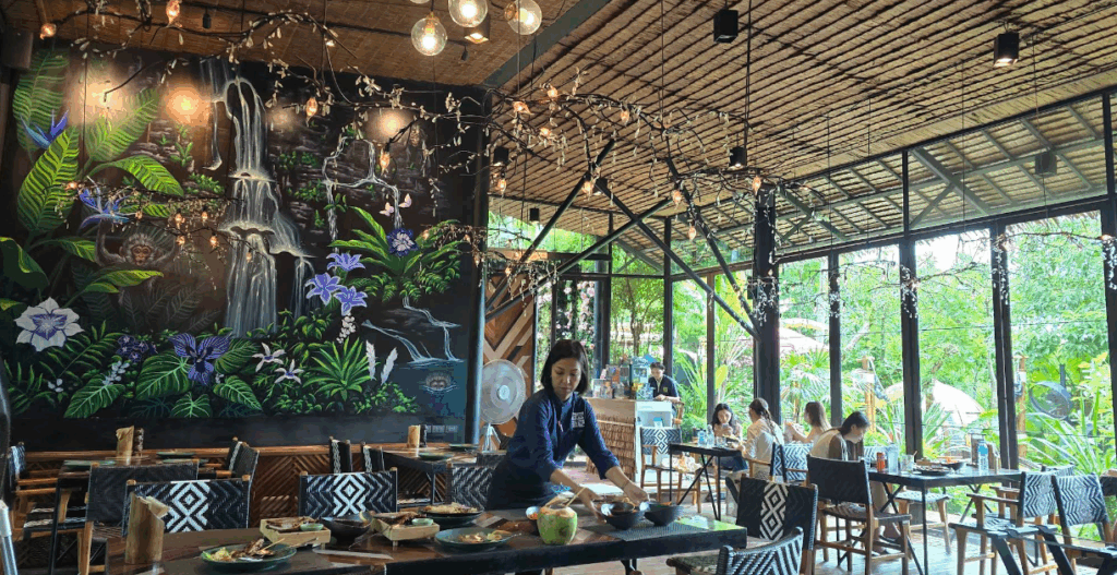Three Monkeys Restaurant店内