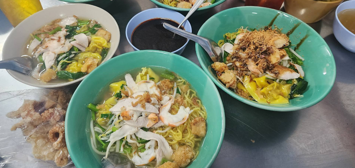 【プーケット名物グルメ】ミーナンクン アオゲー｜海老スープ麺の老舗ローカル店