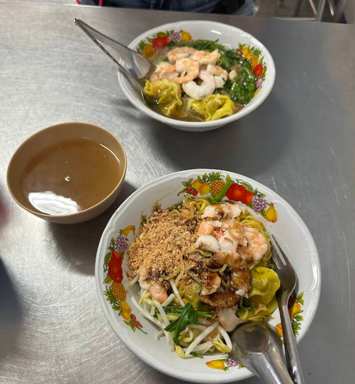 【プーケット名物グルメ】ミーナンクン アオゲー｜海老スープ麺の老舗ローカル店