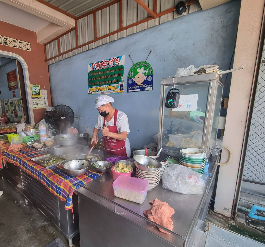 【プーケット名物グルメ】ミーナンクン アオゲー｜海老スープ麺の老舗ローカル店