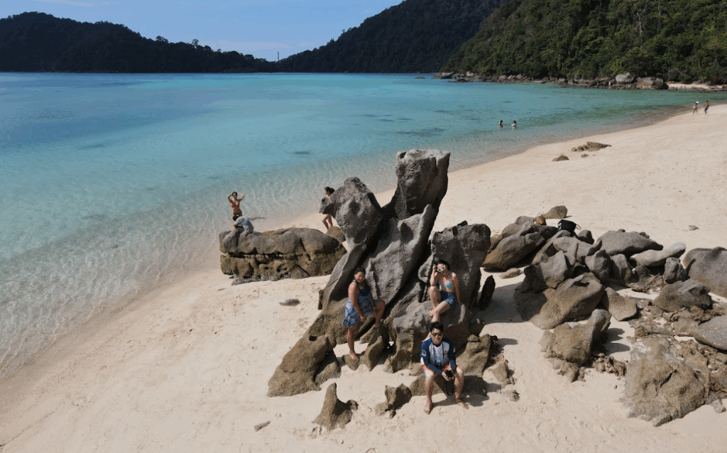 スリン諸島Mai Ngamビーチで自由散策