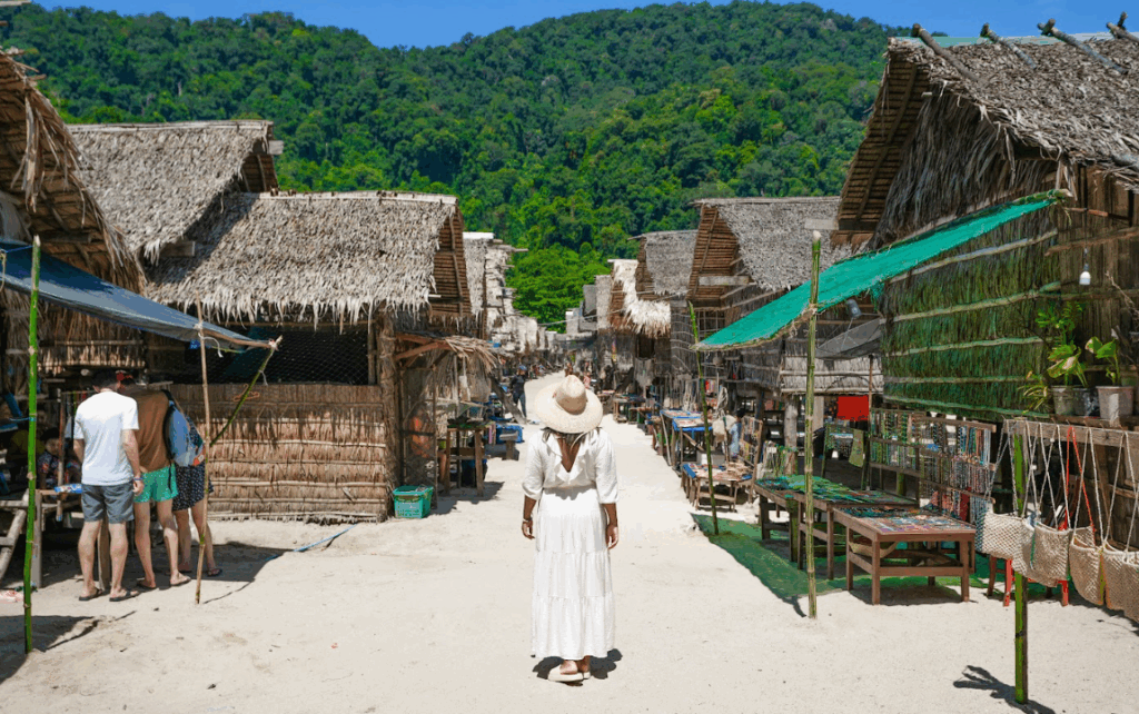 スリン諸島ツアープログラムで行くモーケン族村