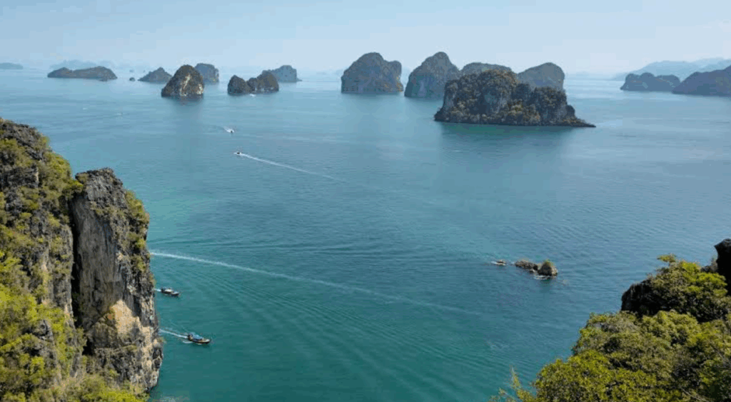 頂上からアンダマン海を一望でき、絶景です