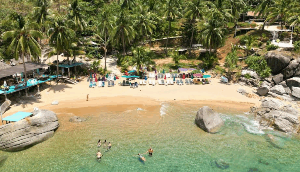 ハイシーズンのヌイビーチは海も落ち着き透明度もあがります’