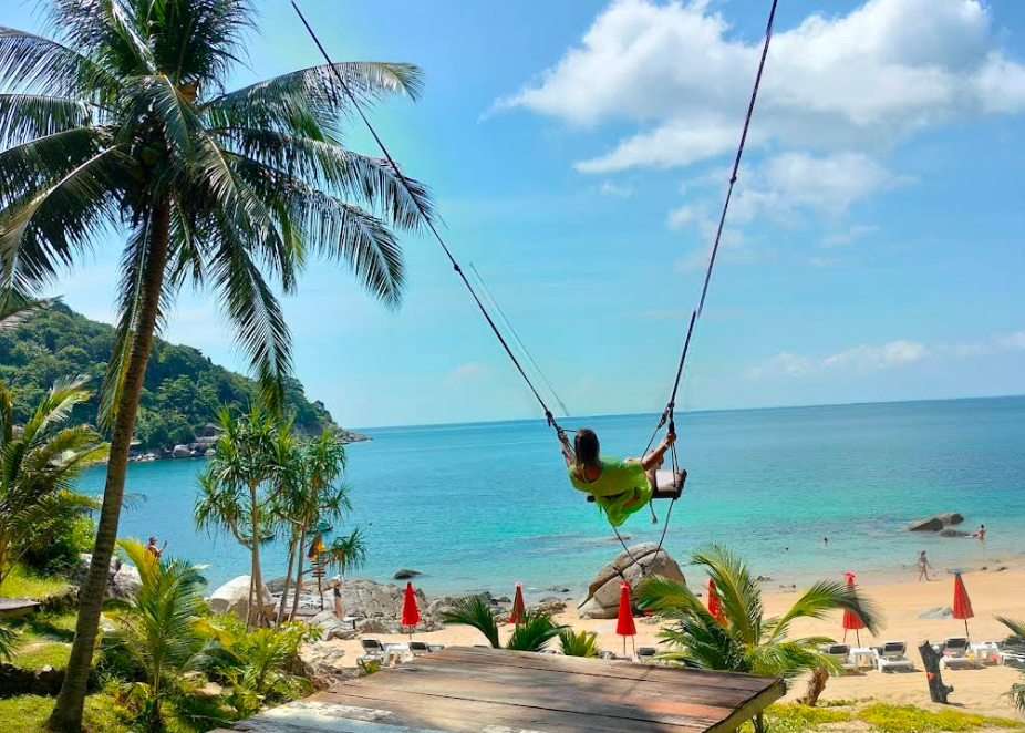 ヌイビーチの巨大ブランコはSNS映えします、人気撮影ポイント