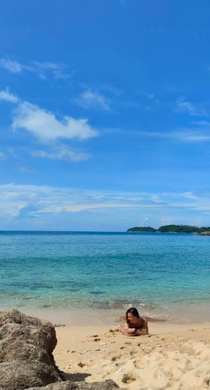 プーケットにあるサンチャイ・ビーチは人も少なくリラックスできます