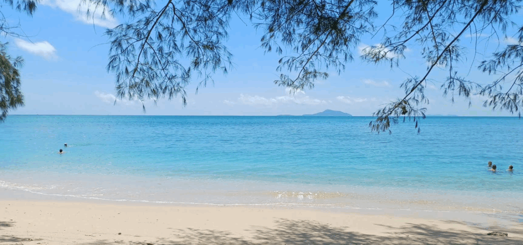 まったり過ごせる穴場・サンチャイ・ビーチ