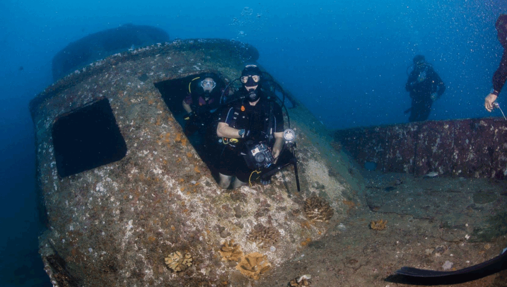 ラチャヤイ島東側には沈船があります