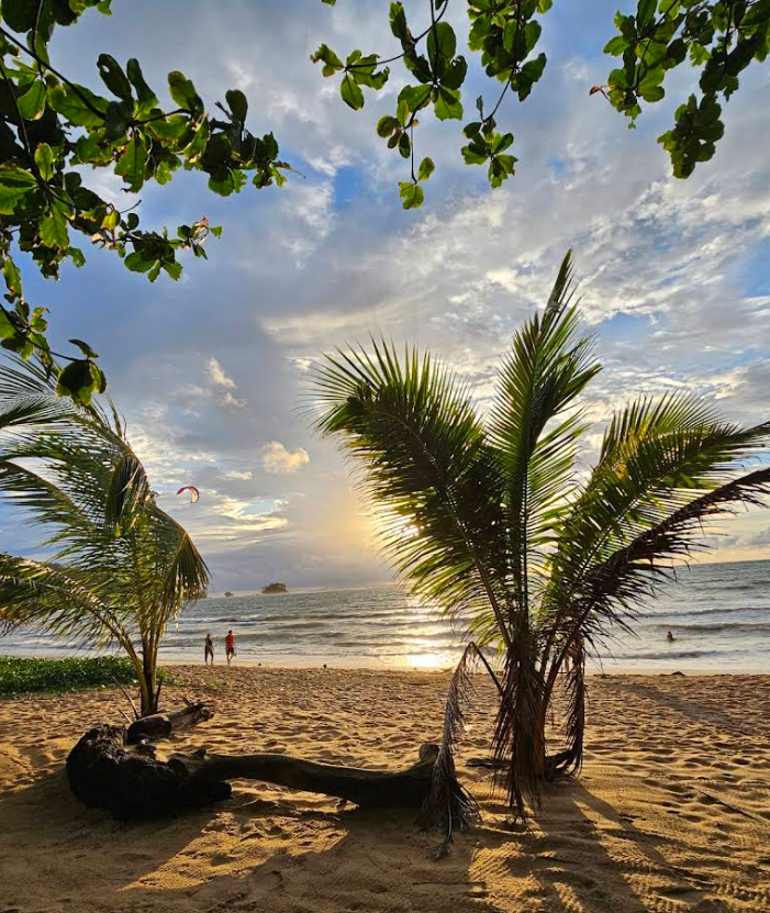 ナイヤーンビーチでサンセットは写真撮影にとても良いです