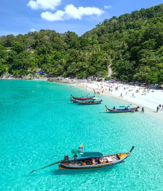 フリーダムビーチはハイシーズンのみ抜群の透明度を誇ります