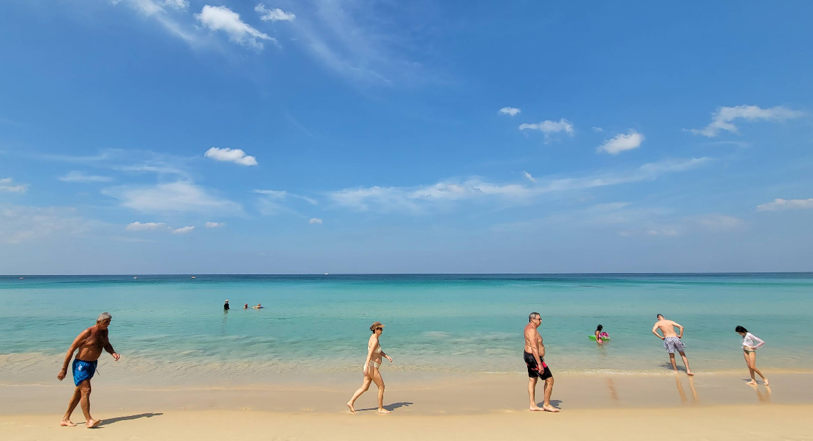 プーケット・スリンビーチ｜ハイシーズン限定シュノーケリングと高級リゾート