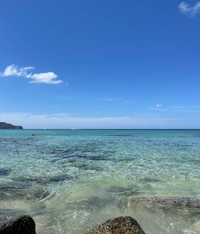 スリンビーチ・岩場のシュノーケリングポイント