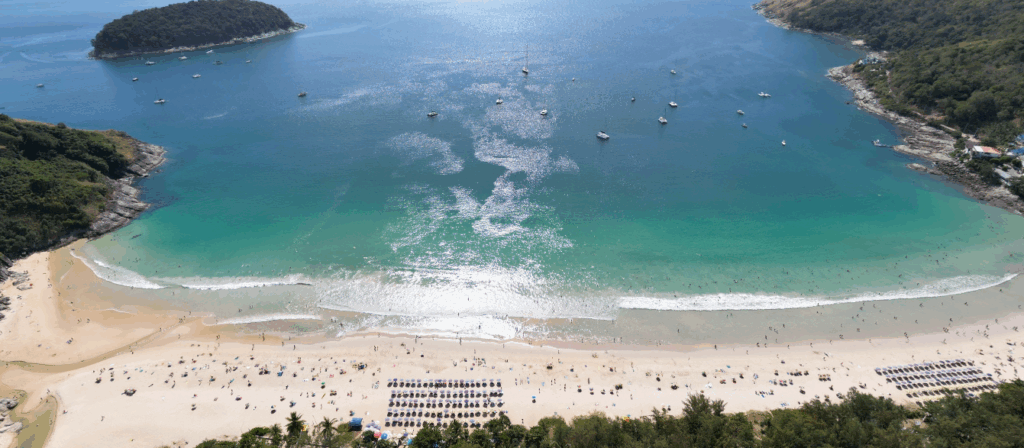 ハイシーズンのナイハーンビーチは穏やかになります