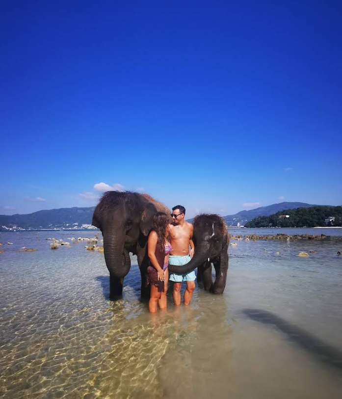 トリトランビーチの有名観光スポット・象さんと一緒に海で遊べます