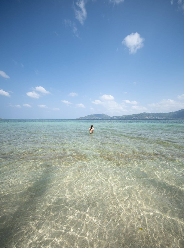 ハイシーズンのみトリトランビーチは遠浅で透明度も良いです