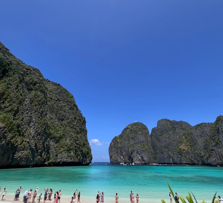 プーケット発 ピピ島＋マヤベイ チャーター船ツアー・シュノーケリングなどは禁止ですが浅瀬での撮影などは可能です