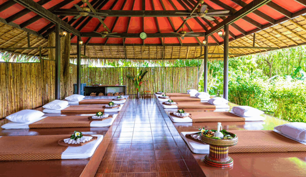 ムックダースパのマッサージ施設は吹き抜け自然の中で受ける事ができます