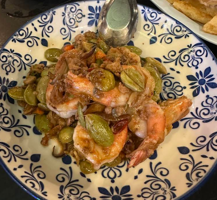 タイ南部人気メニュー・海老とサトー豆炒め