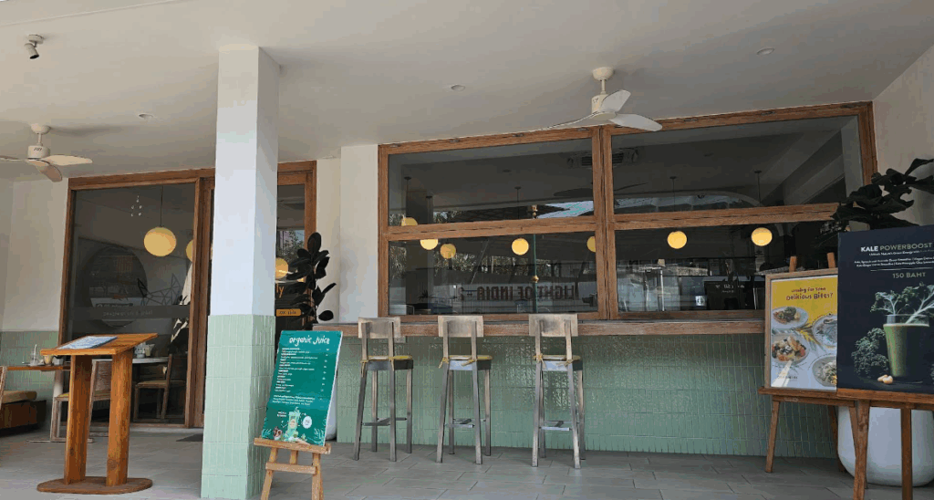 Beach Bites Patong外観・落ち着いた雰囲気です