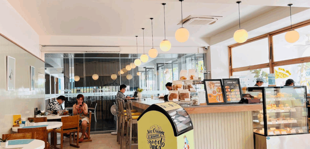 Beach Bites Patong店内様子