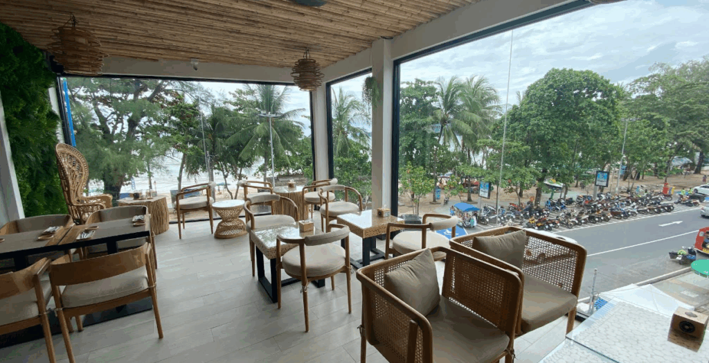 Roxane Cafe & Restaurant(ロクサーヌ カフェ)