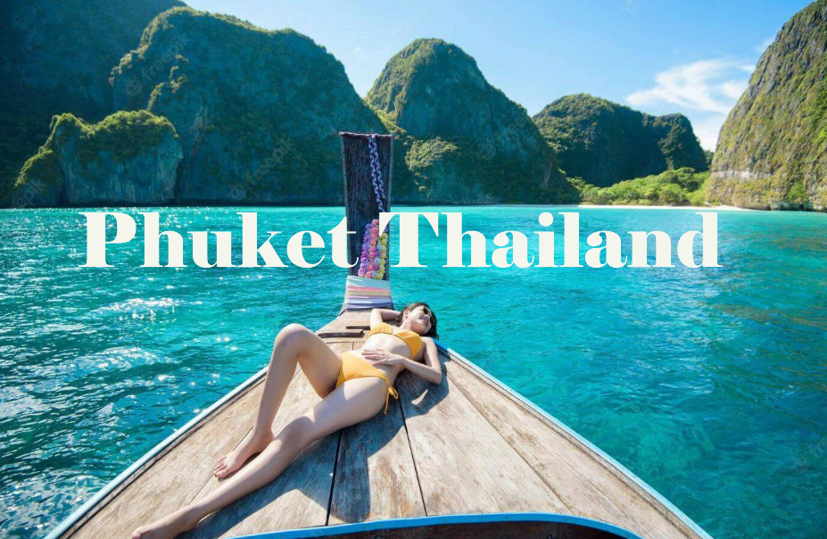 ピピ諸島でロングテール船観光する様子