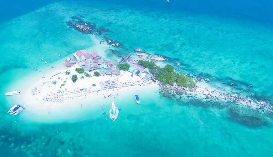 プーケットからすぐ近くの綺麗な離島カイ島です