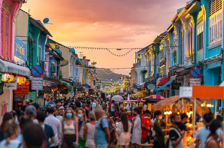 プーケットオールドタウンの日曜日マーケットの様子