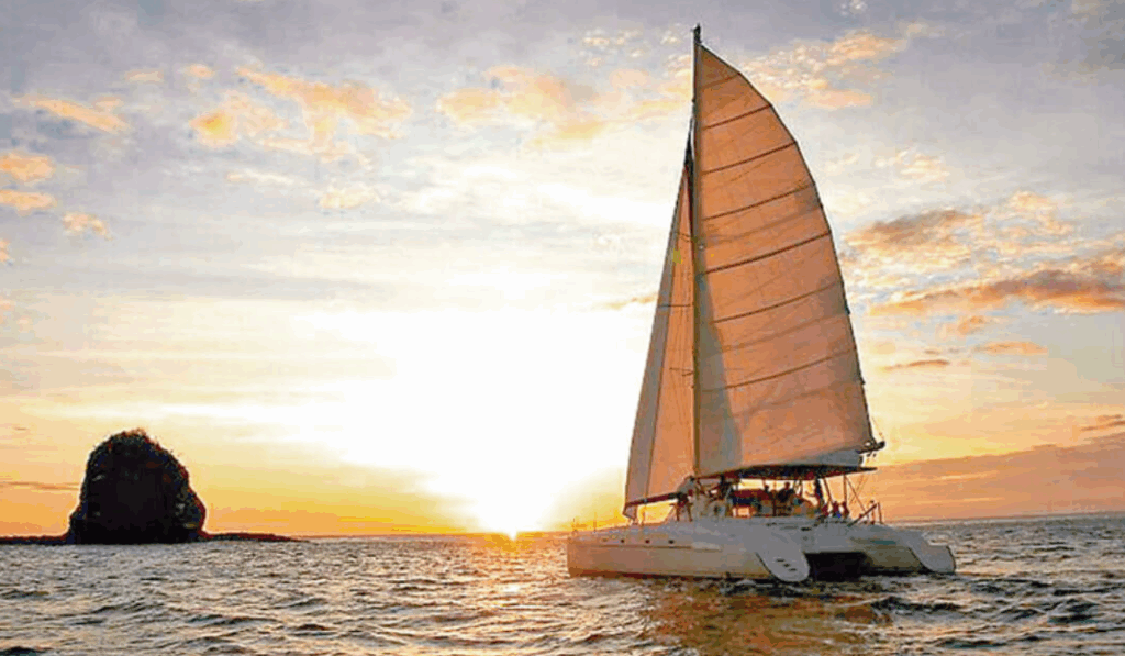 プロンテップ岬沖にてサンセット鑑賞半日ツアーです