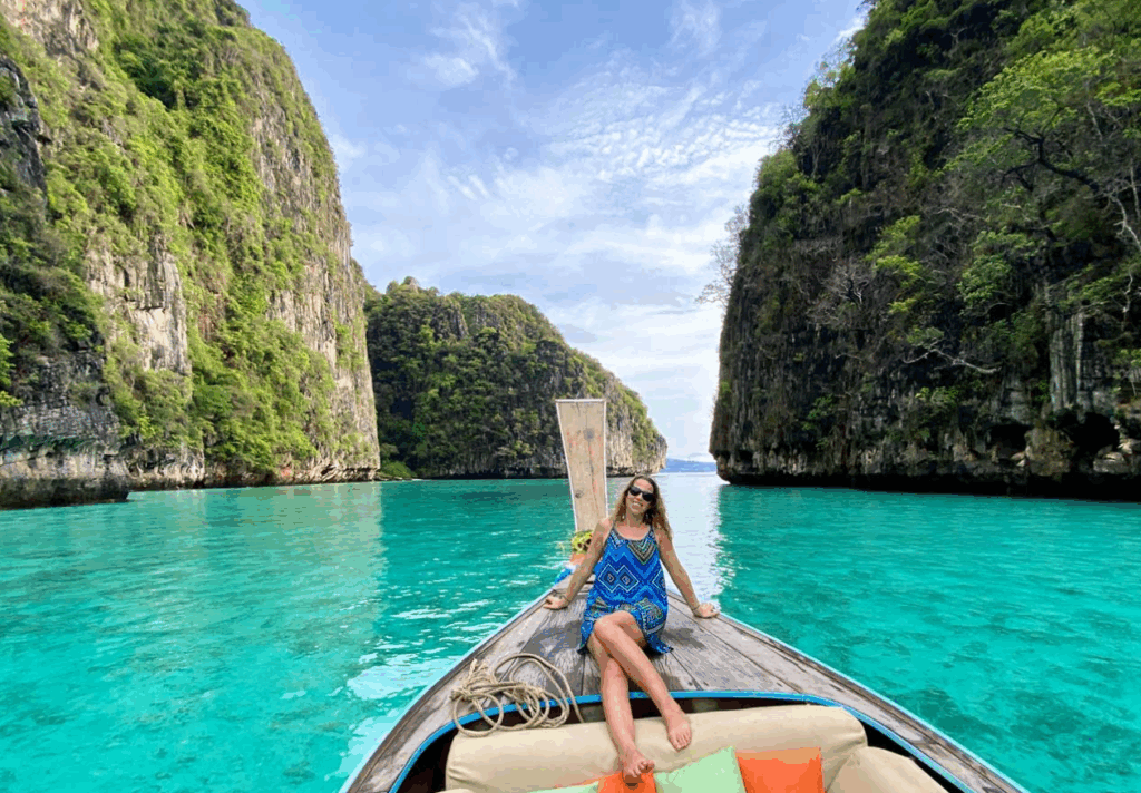 ピピ島・ローカル船観光も人気ツアーの一つです