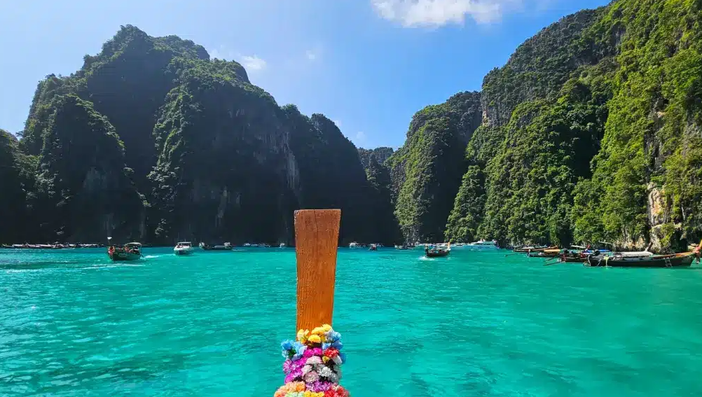 ピピ島ラグーンは必ず訪れる人気スポットです