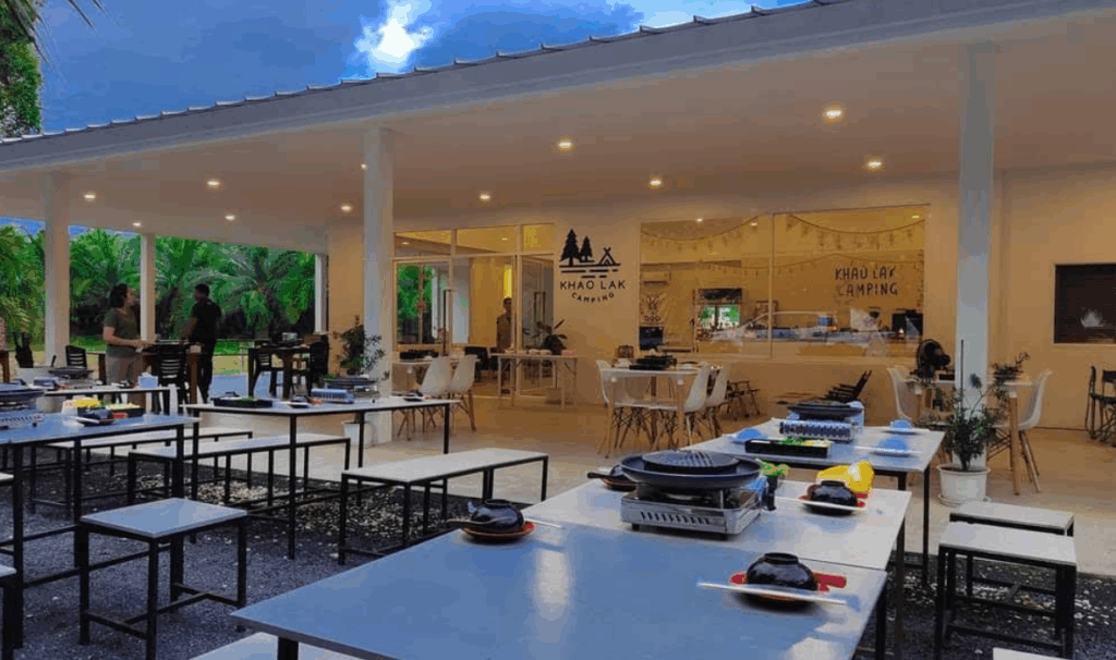 カフェ・レストランもあり便利です