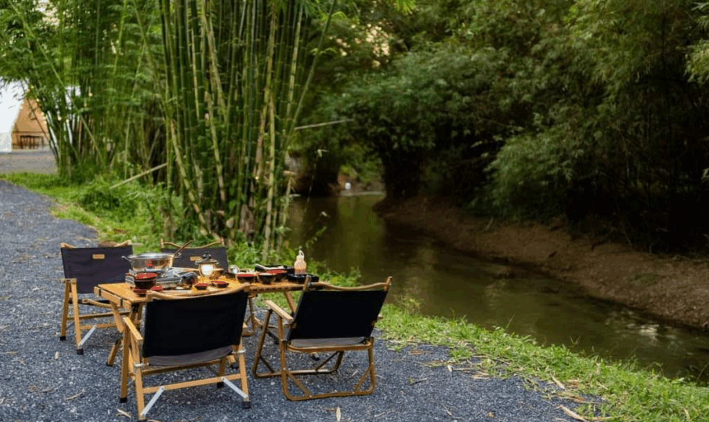 レストランも併設で自然の中で食事ができます