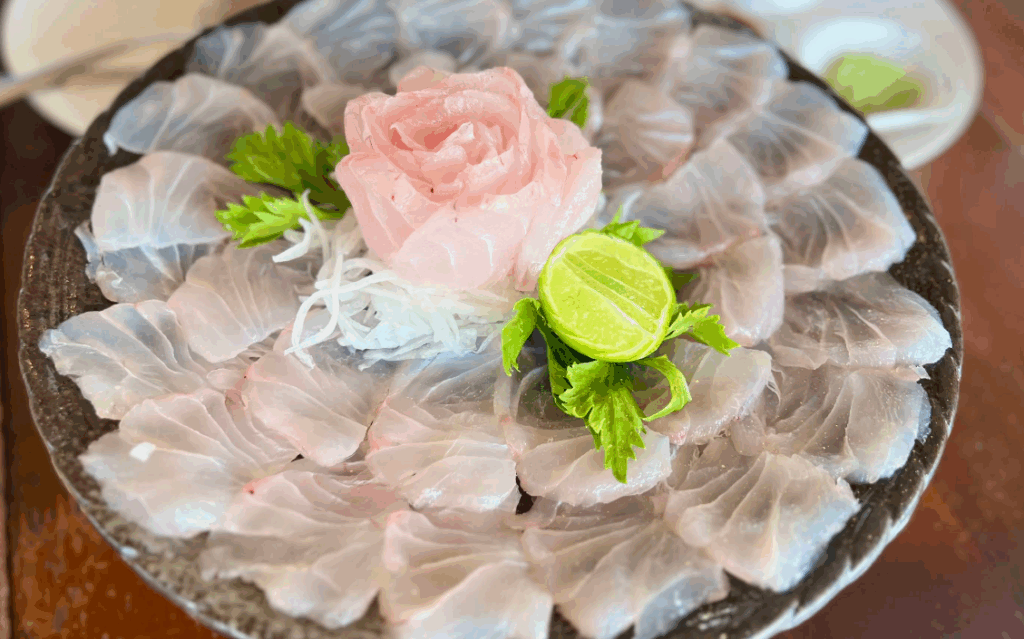 白身魚の刺身、醤油やタイ風ソースでいたきます