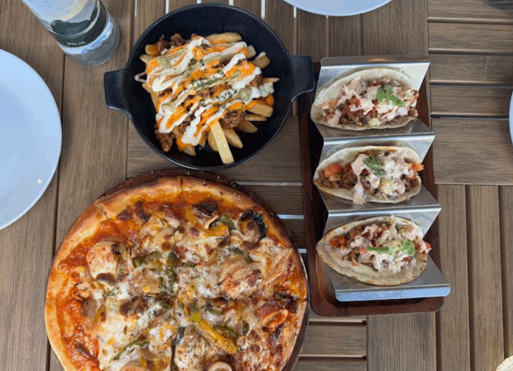 Sea view cafe食事メニュー・ドリンクメニューも豊富