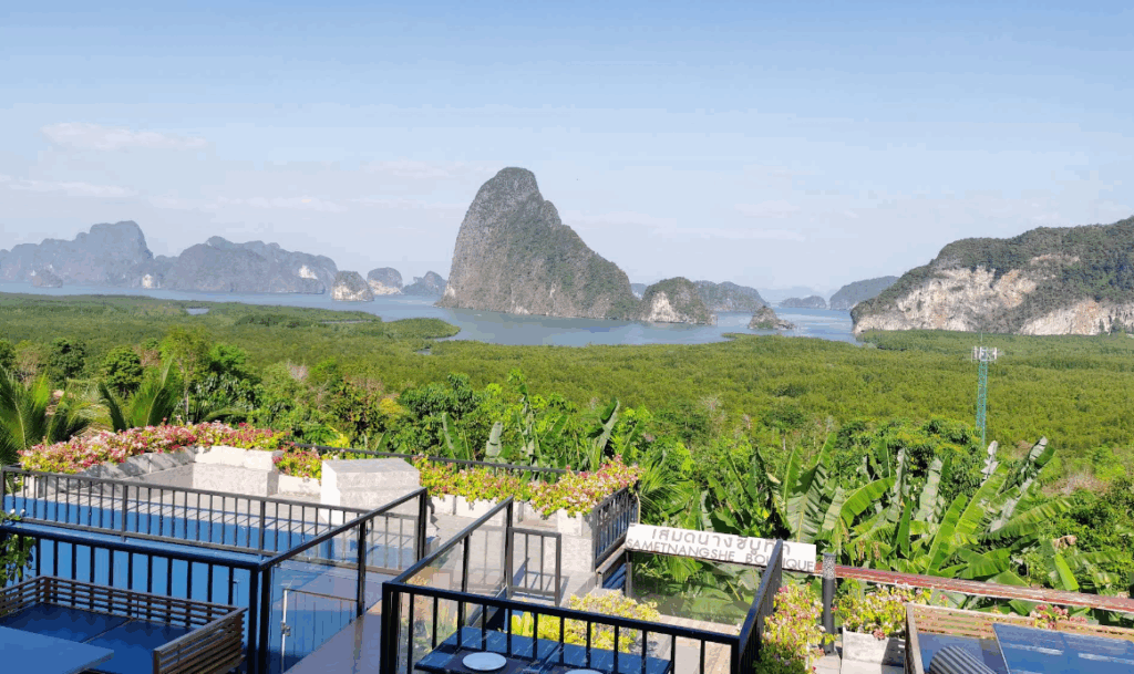 日中カフェからのパンガー湾の眺め