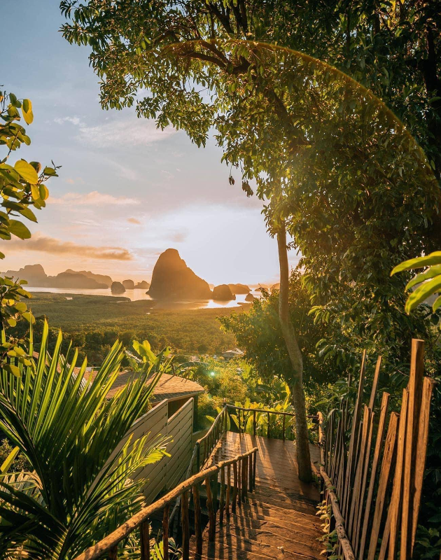 Bay View Cafe（ベイ・ビュー・カフェ）施設内からの朝日を眺める